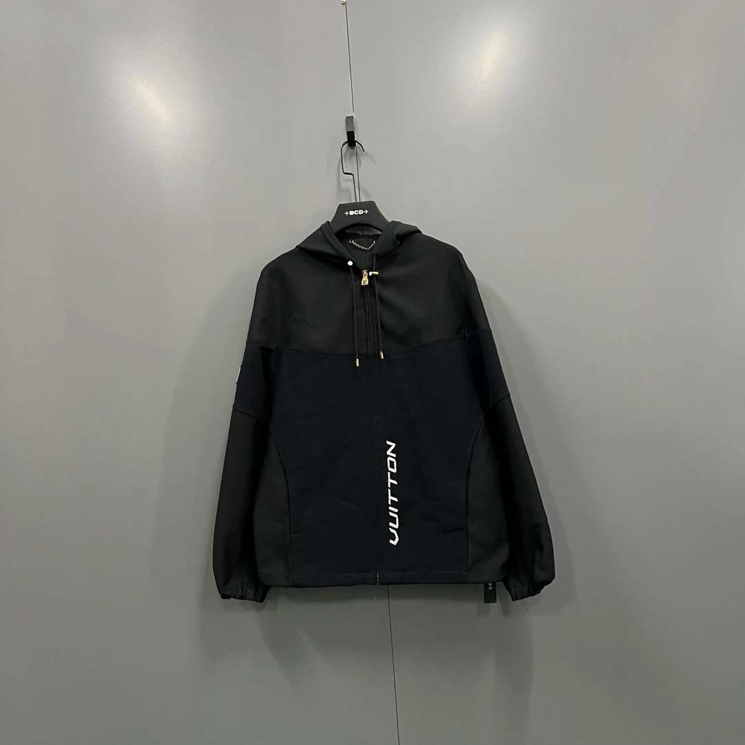 未使用 LouisVuitton/路易威登 ab915 019445 黑色珠饰外套 48码