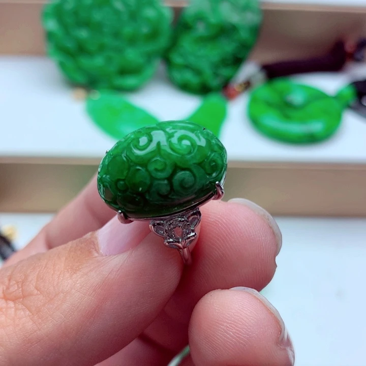 翡翠未镶嵌戒指戒指