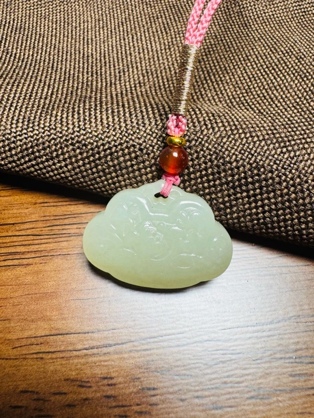 和田玉荷花如意锁，冰清玉洁随机发