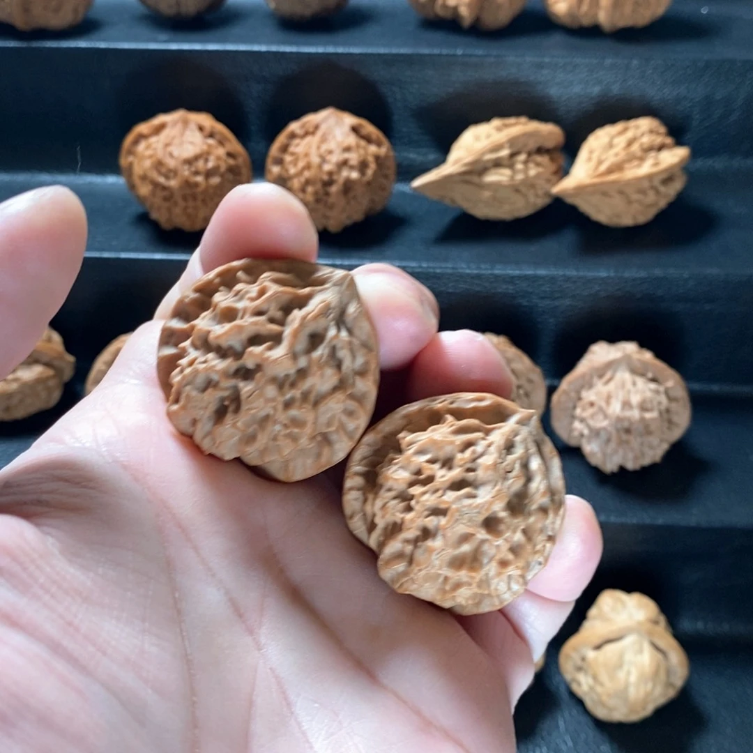 桃核把件啊*~原生态山地龙鳞纹37