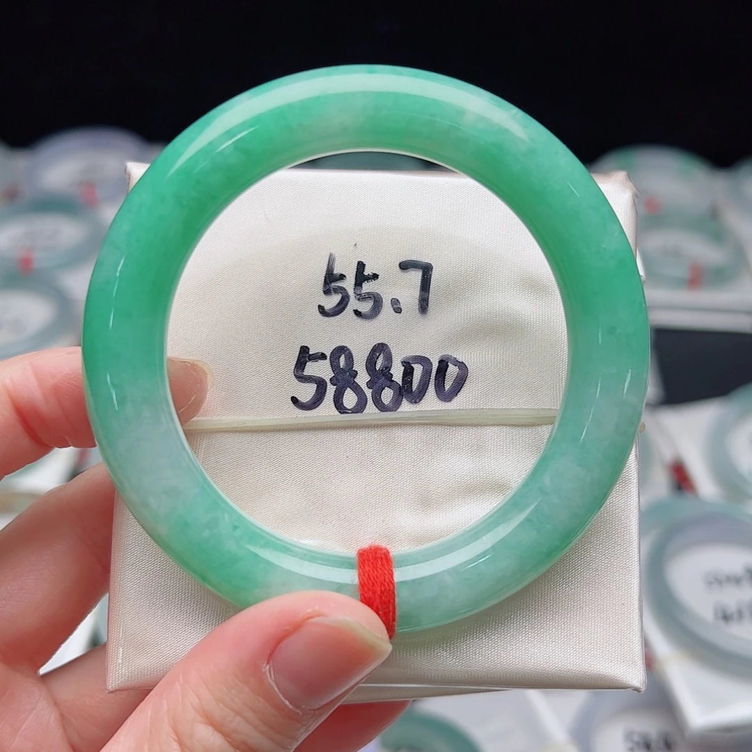 翡翠未镶嵌手镯（圆镯）