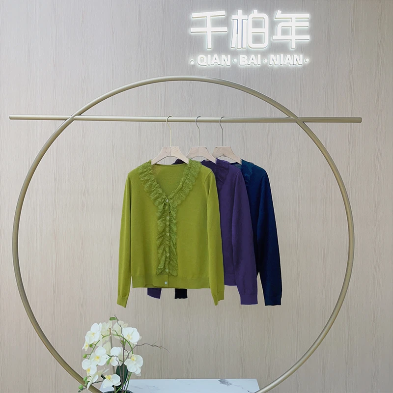 千柏年【巴黎恋人】蕾丝拼接V领减龄气质巴素兰羊毛针织开衫B8578