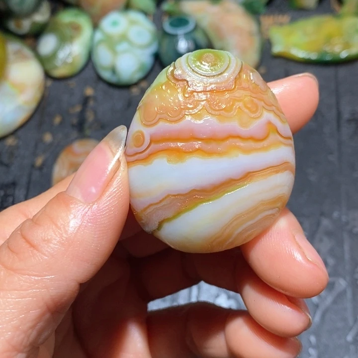 石英质玉颈饰未镶嵌?*媚