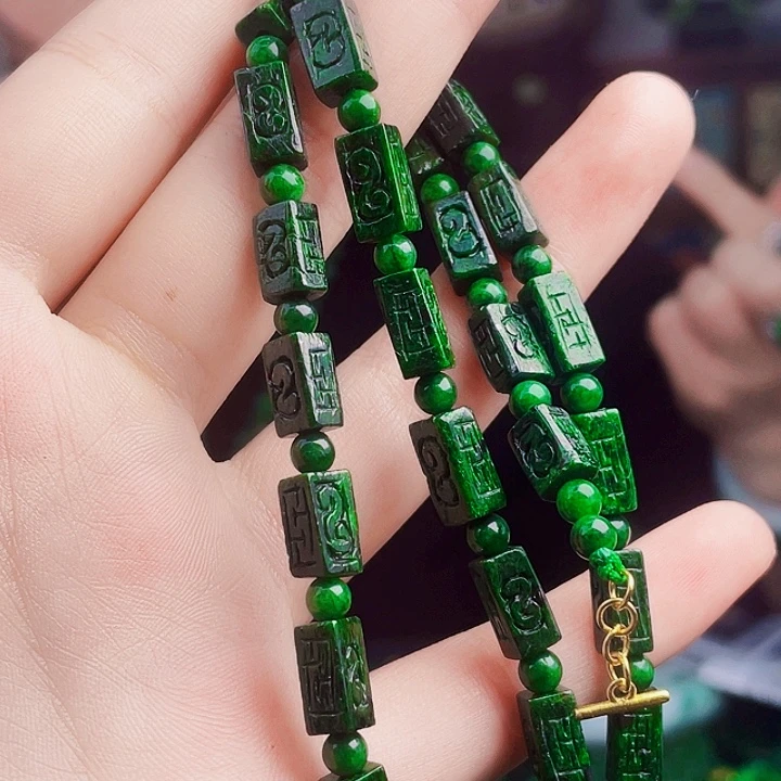 翡翠未镶嵌颈饰多样性