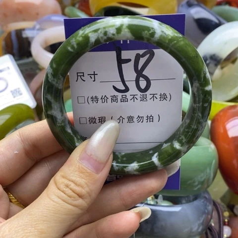 蛇纹石玉手镯未镶嵌