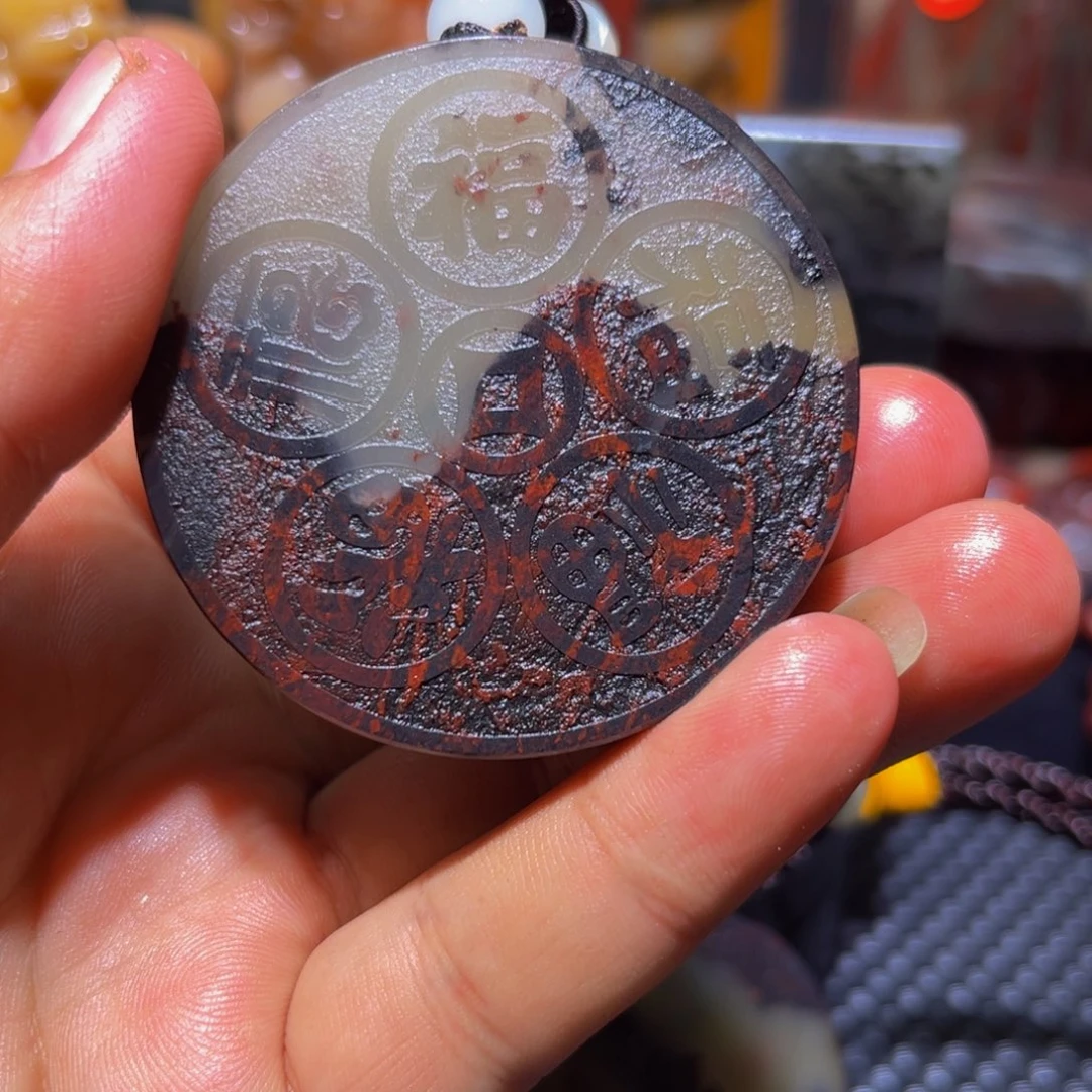 石材桂林鸡血石手玩件