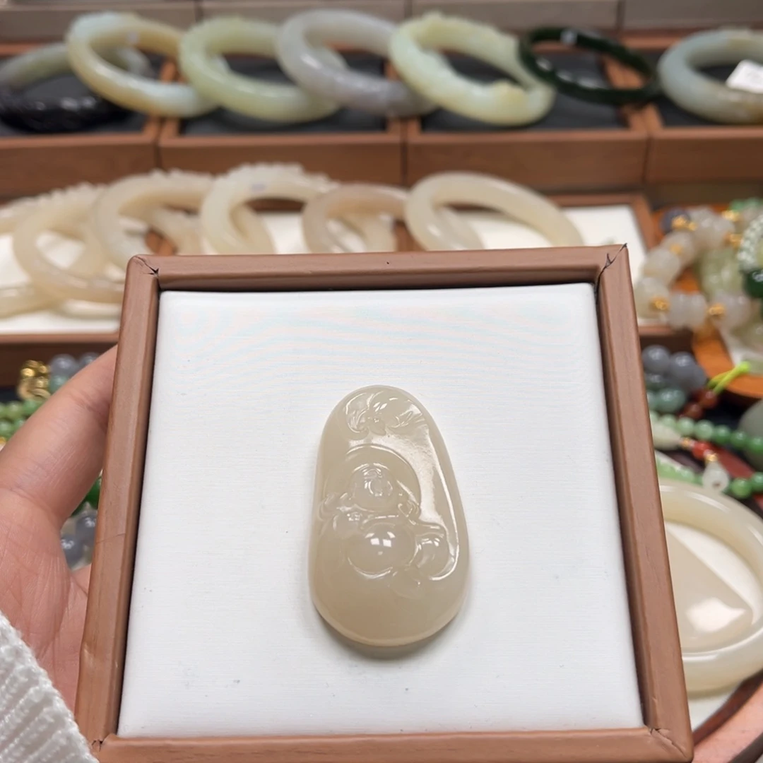 和田玉未镶嵌颈饰