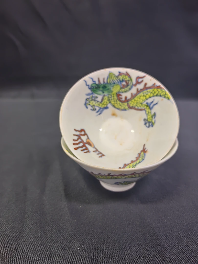 斗采过墙龙纹杯一对