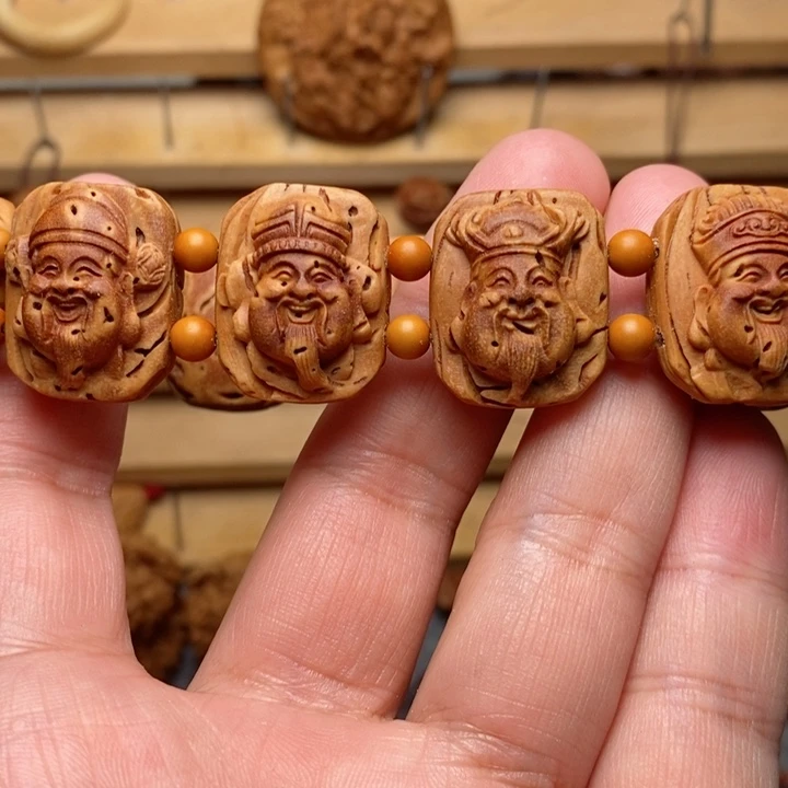 桃核雕刻财神手牌