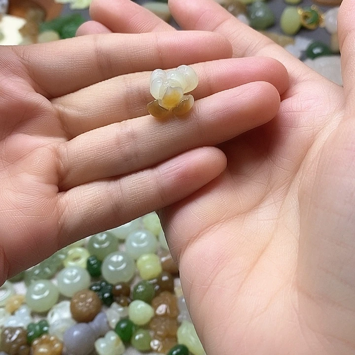 未镶嵌和田玉挂件糖白 莲花
