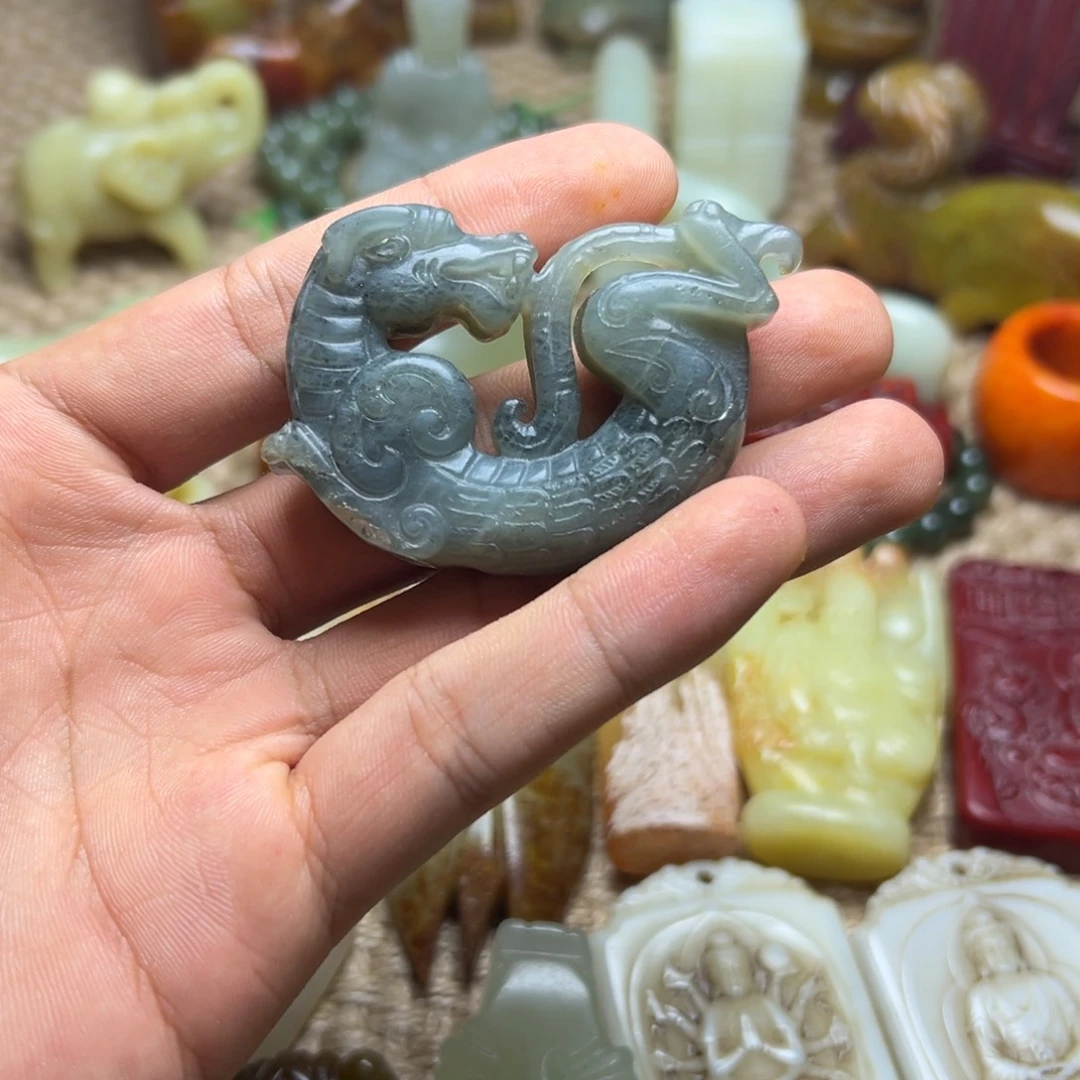 未镶嵌蛇纹石玉颈饰
