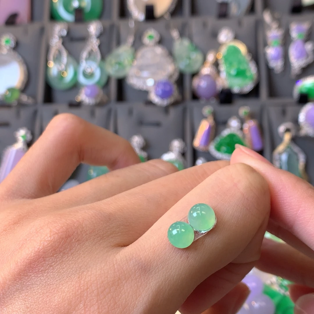 翡翠颈饰未镶嵌裸石