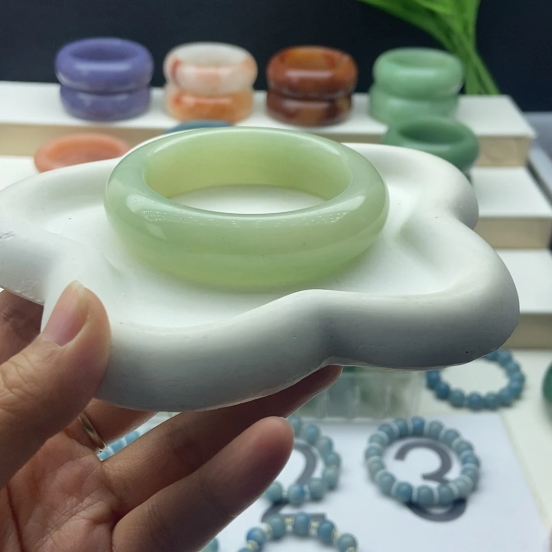 石英质玉未镶嵌手镯