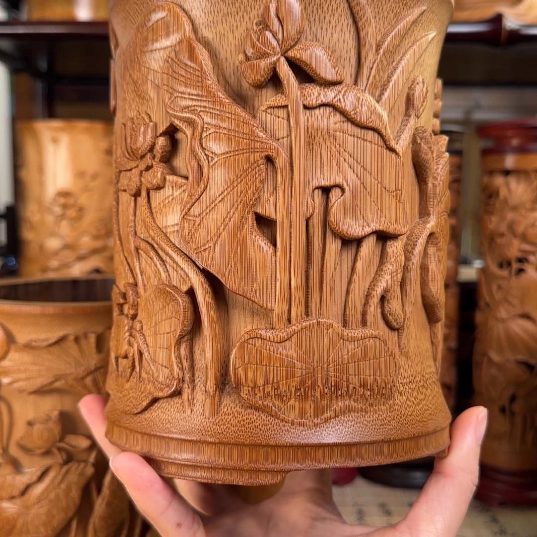 手工竹雕荷花大笔筒