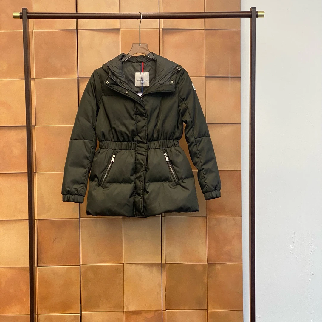 Moncler Fatsian军绿色刺绣徽标logo连帽羽绒服/1码/99新/29944