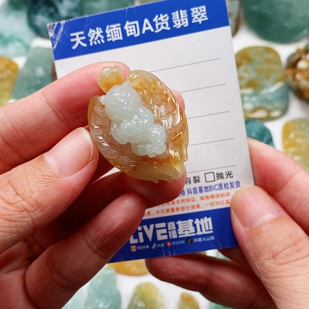 翡翠未镶嵌颈饰如虎添翼