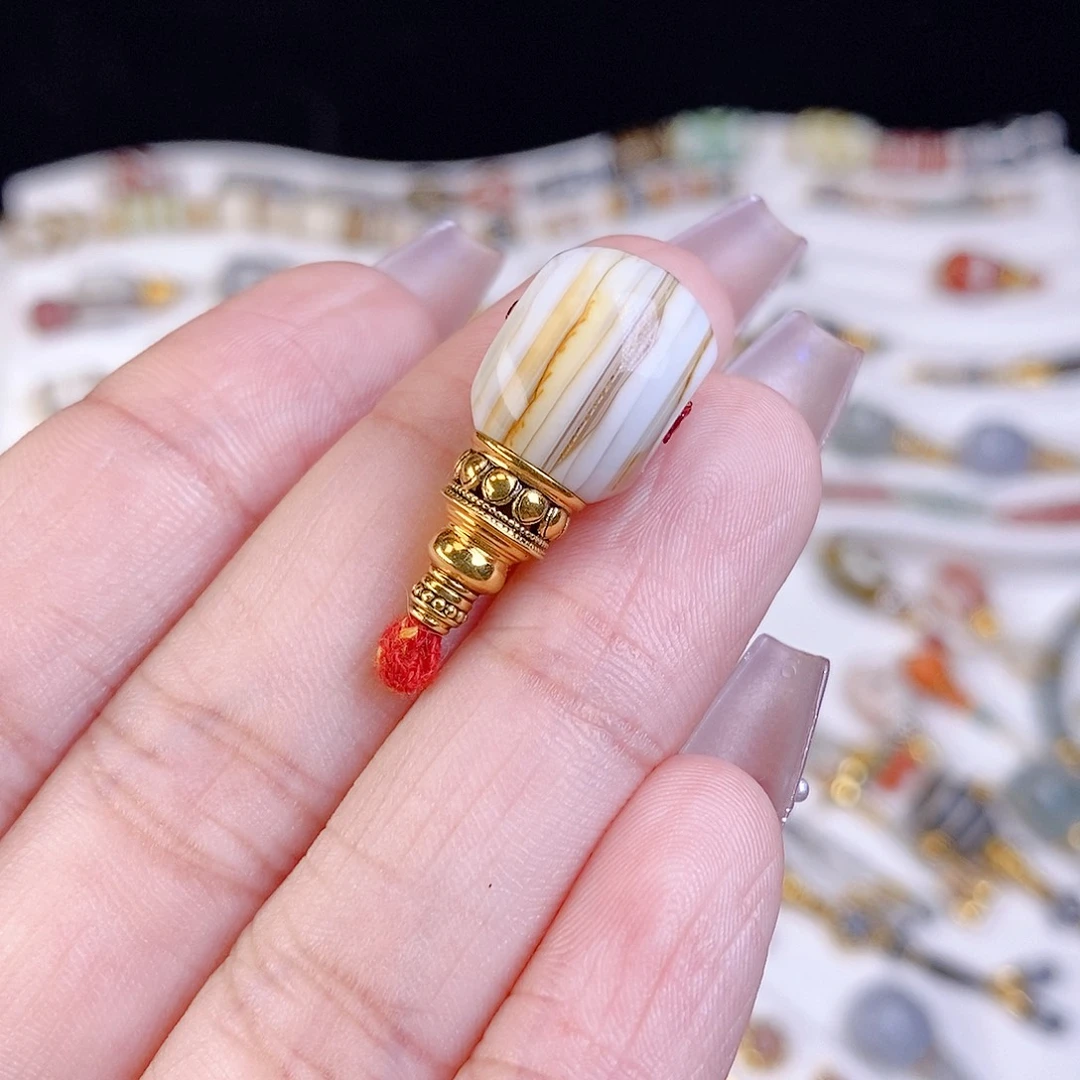 在***颠树脂制品三通配饰