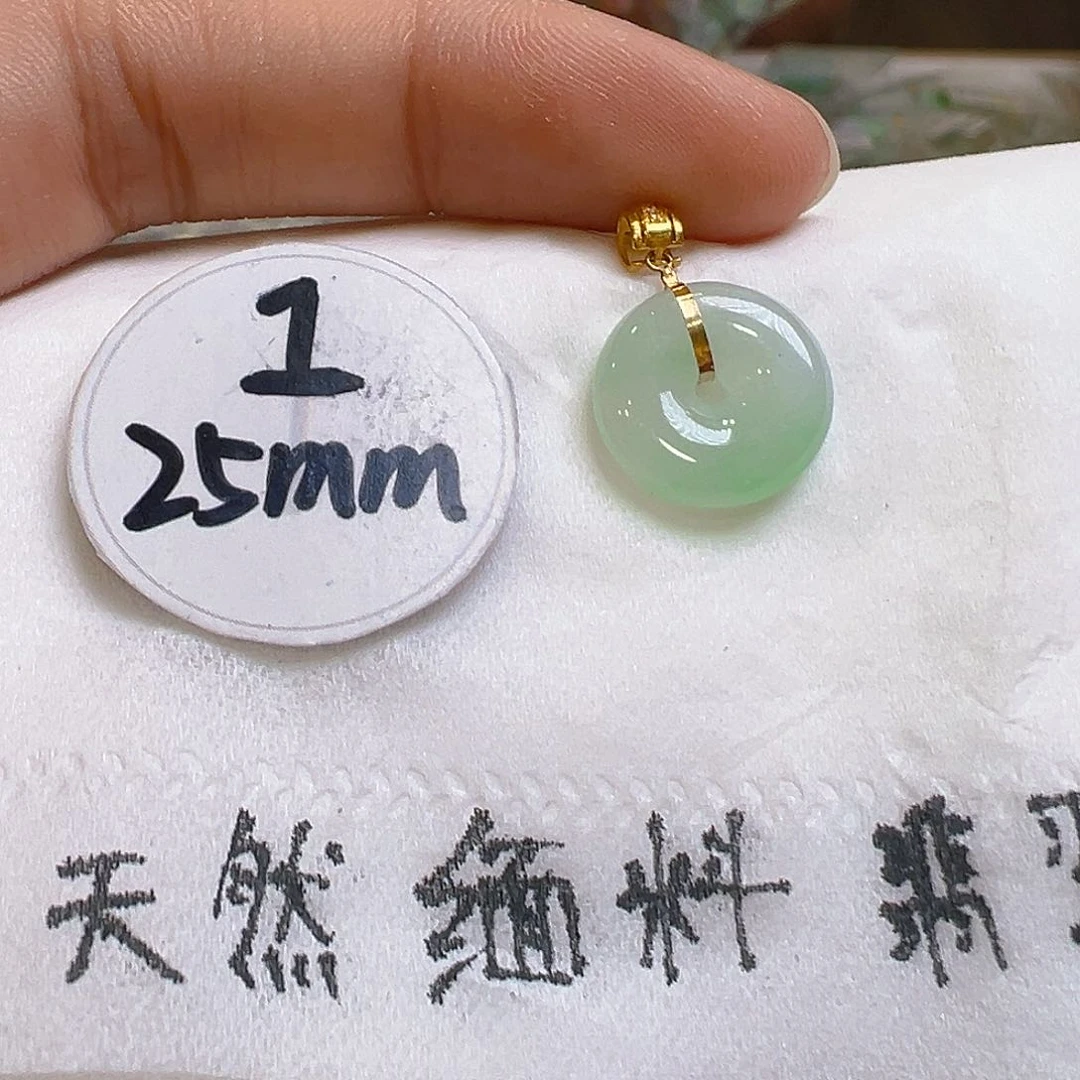 翡翠颈饰18K金镶嵌翡翠