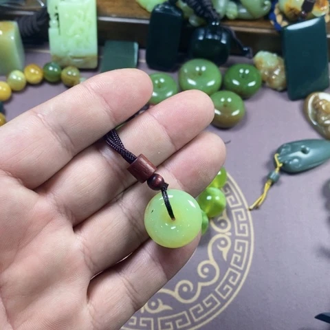 颈饰未镶嵌和田玉（糖玉）