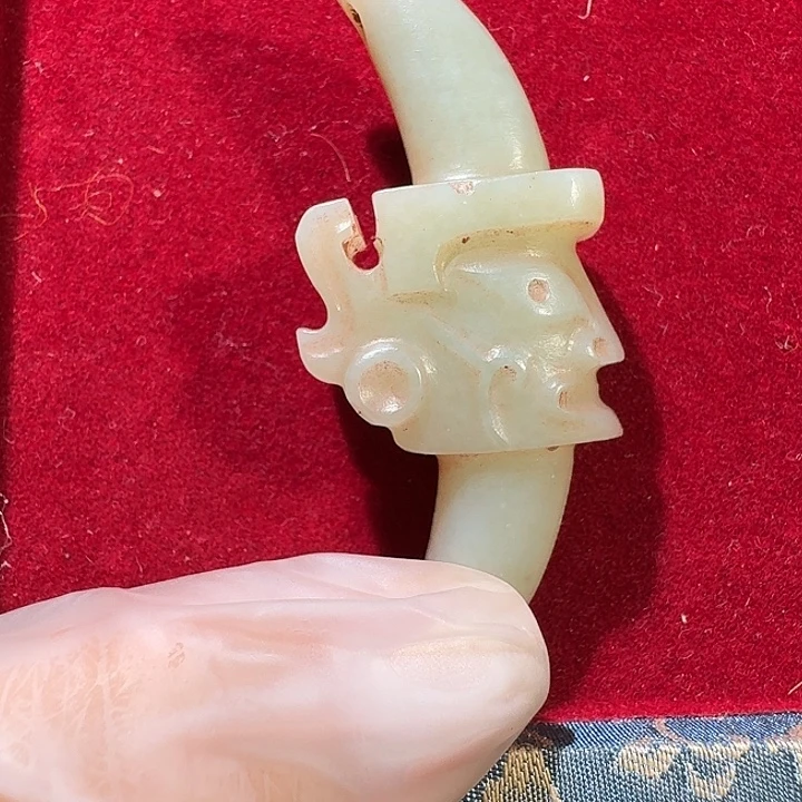 泱***夏和田玉未镶嵌颈饰