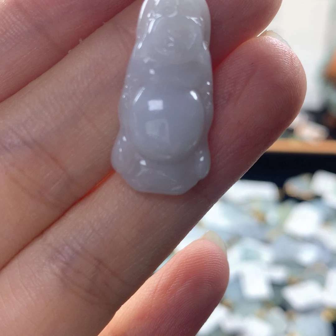 颈饰银S925镶嵌翡翠晴****?