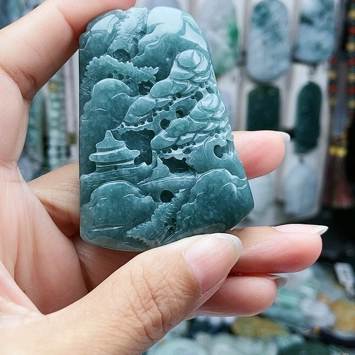 颈饰足铂镶嵌翡翠翡翠