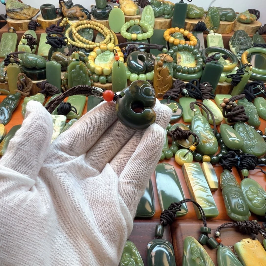 岫岩河磨玉（透闪石质玉）未镶嵌颈饰