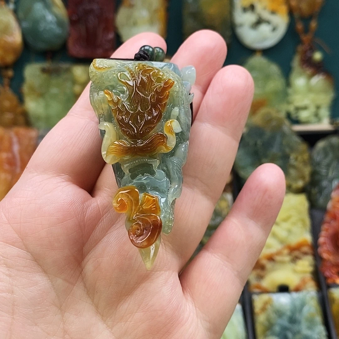 蛇纹石玉未镶嵌颈饰龙牙