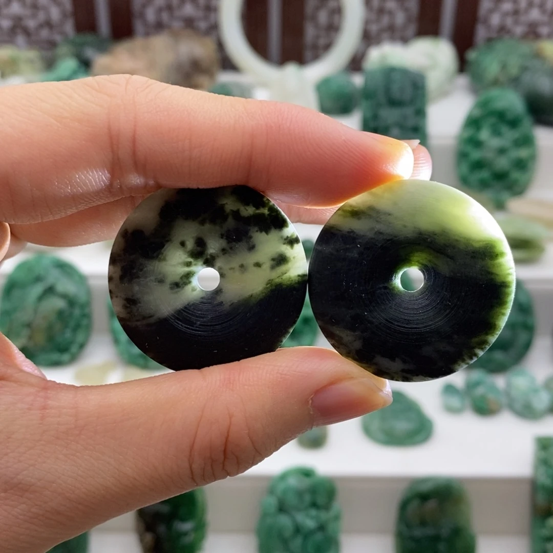 独山玉颈饰未镶嵌