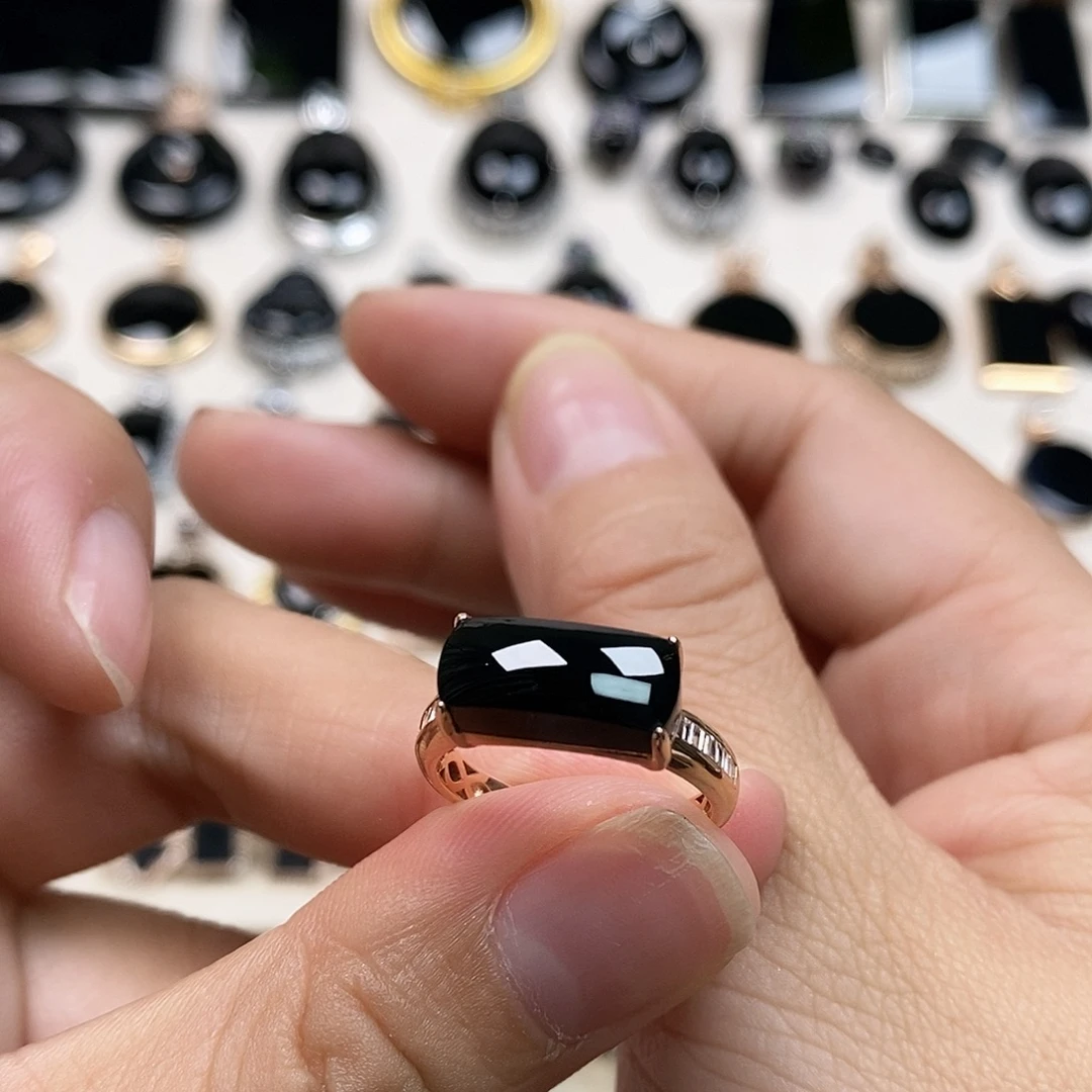 翡翠18K金镶嵌戒指