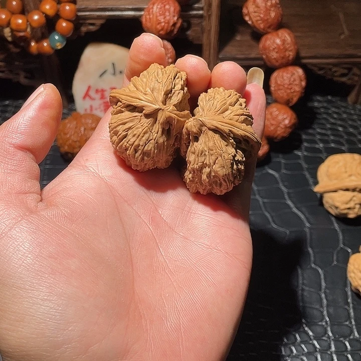 归***来吊坠文玩核桃白狮子40