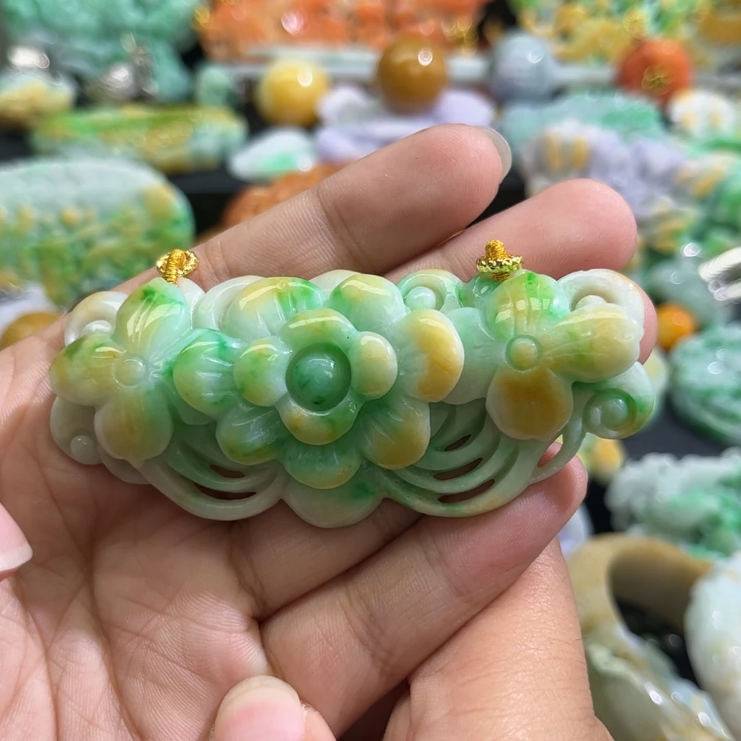 翡翠未镶嵌颈饰待编织