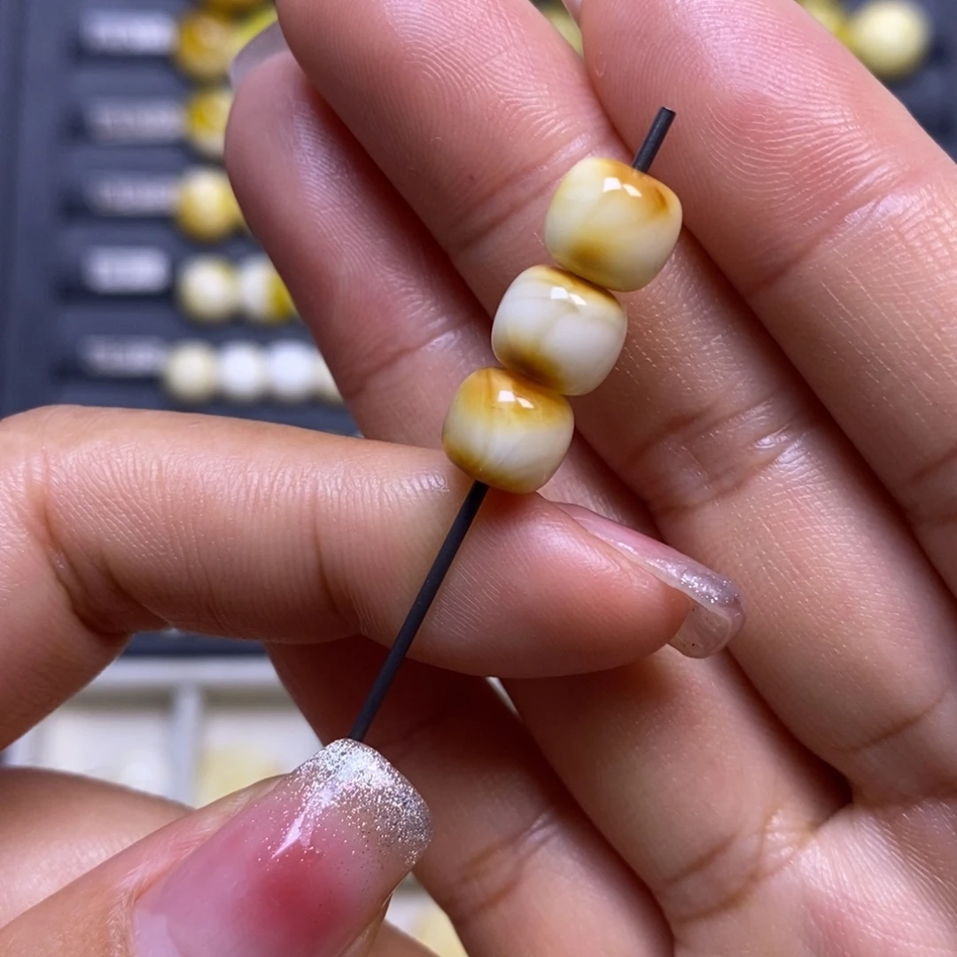 蜜蜡未镶嵌珠宝奇石俏色妖花老型8.2*7.2mm