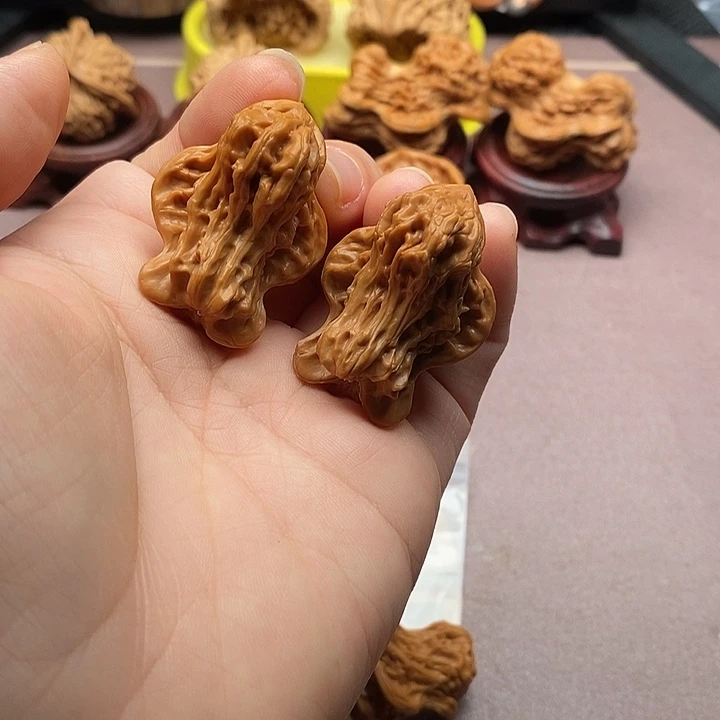 陛***下吊坠文玩核桃文玩核桃