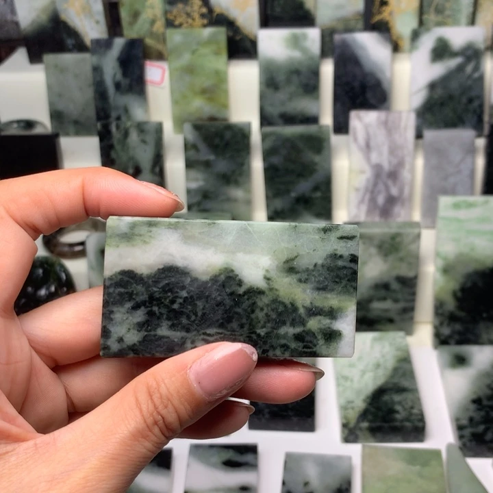 独山玉颈饰未镶嵌