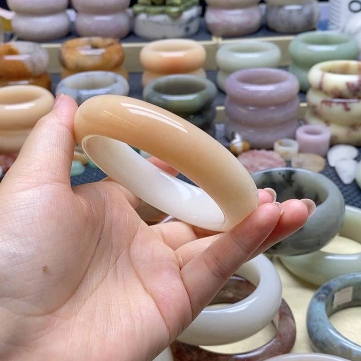 @***丫石英岩玉手镯未镶嵌
