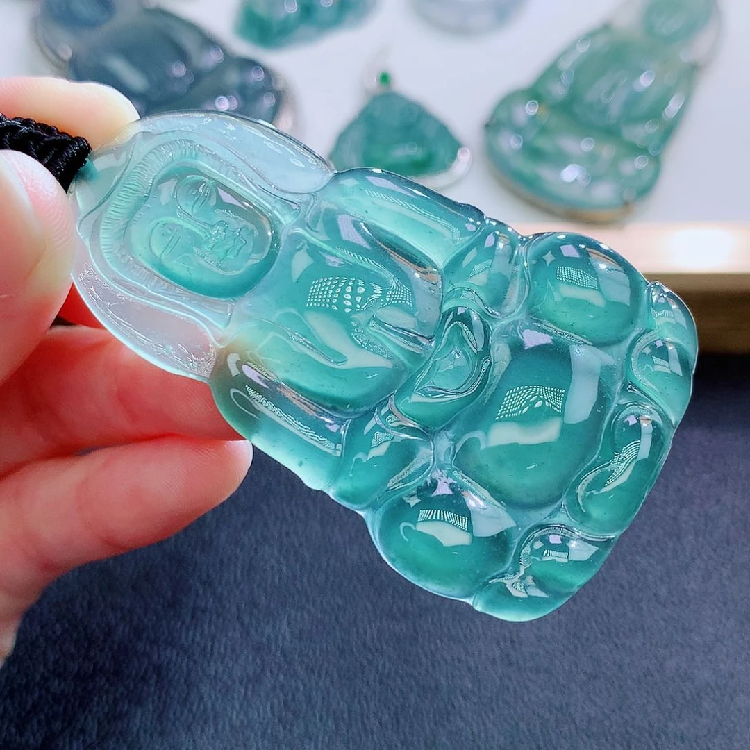 翡翠挂件未镶嵌翡翠