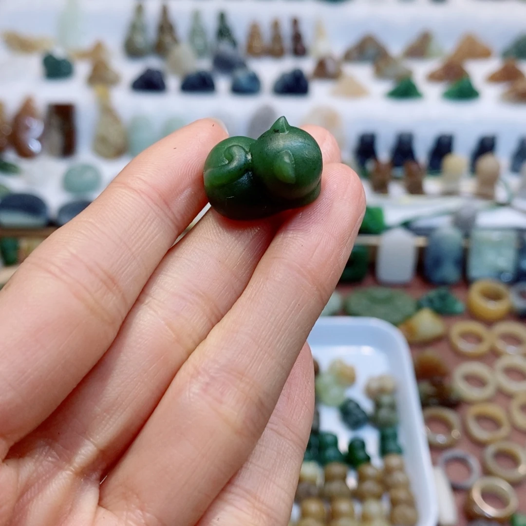 *****和田玉未镶嵌颈饰