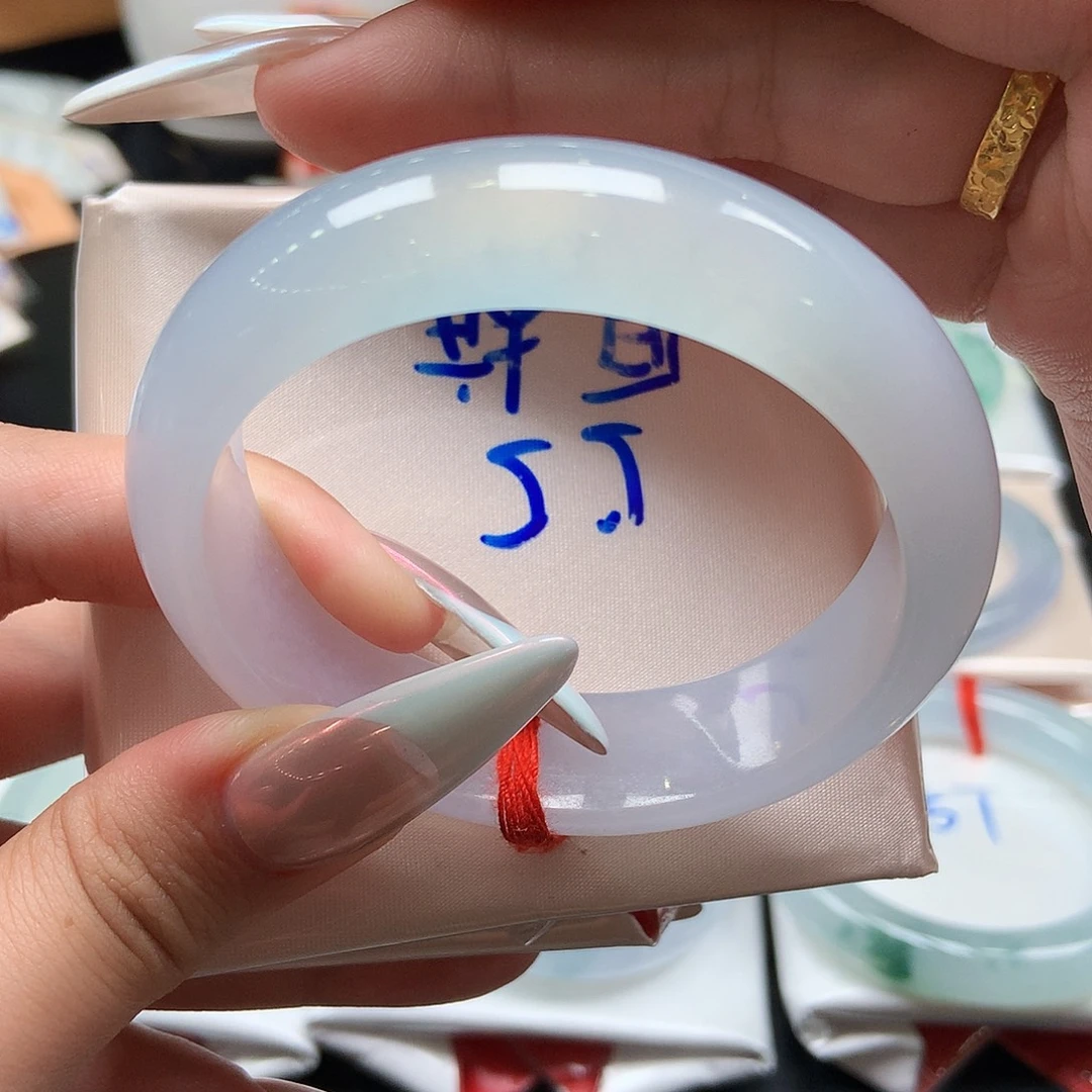 翡翠未镶嵌手镯37号