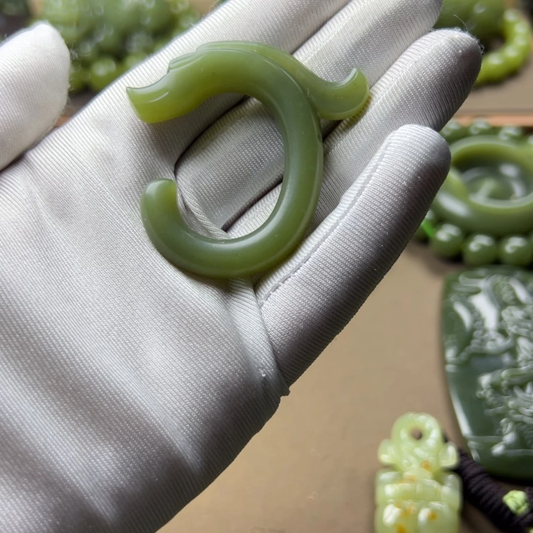 殊***遠岫岩老玉（透闪石质玉）未镶嵌挂件