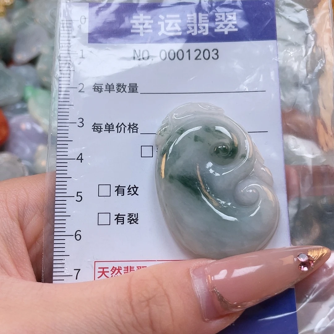 翡翠未镶嵌颈饰hhh