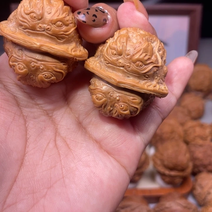 吊坠文玩核桃蛤蟆头雕刻的金蟾