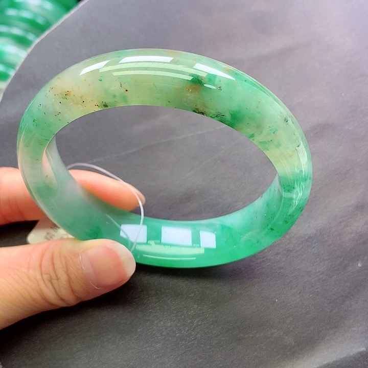 未镶嵌手镯石英质玉