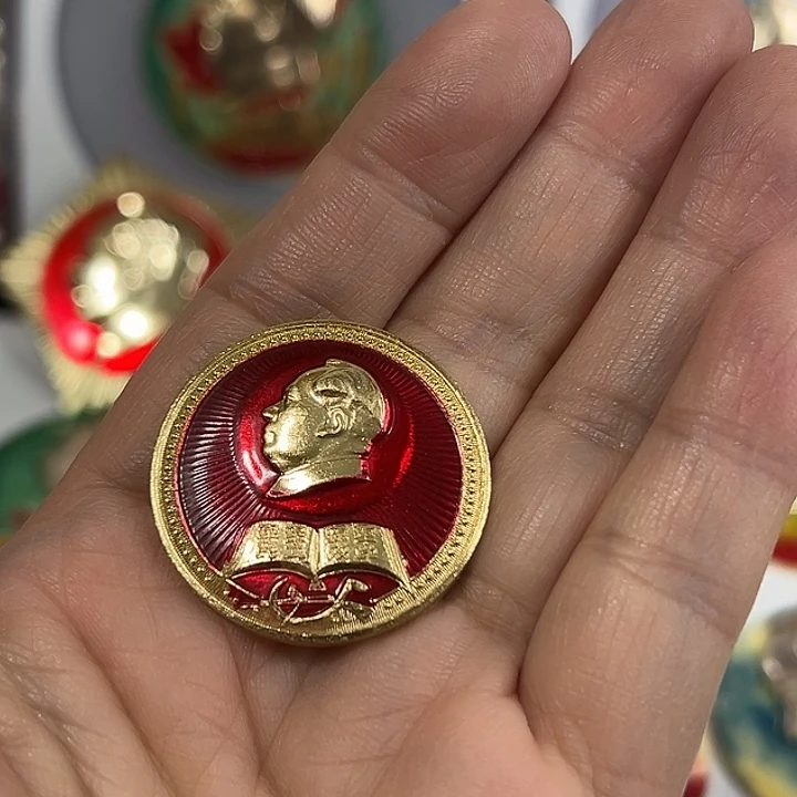 凡***就其他普通金属纪念章