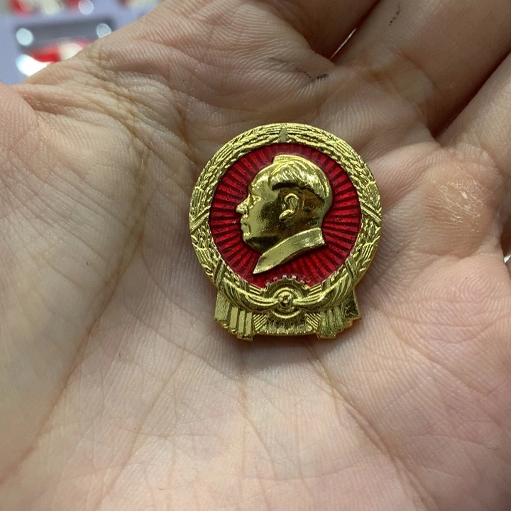 铝木**.红色纪念章 徽徽