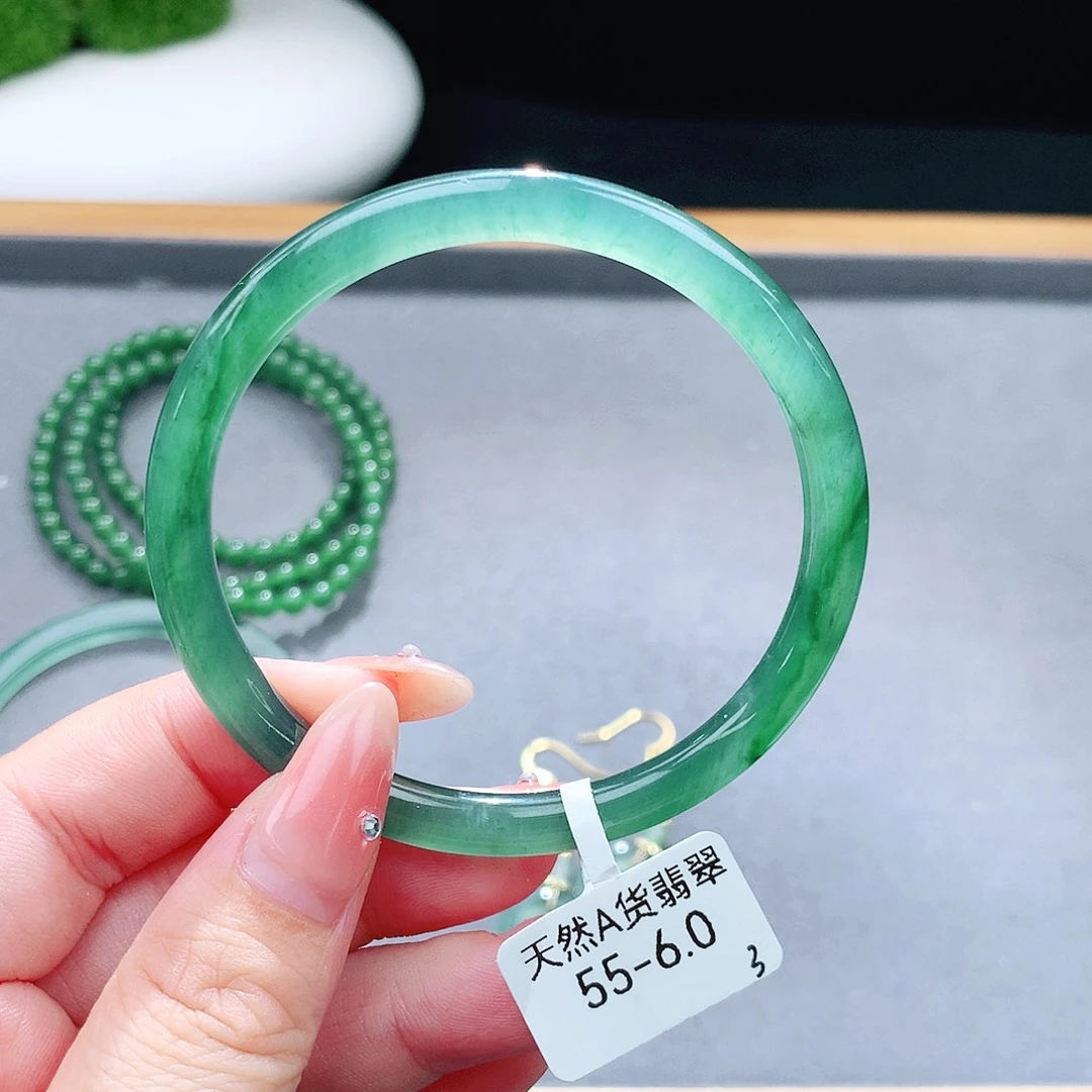 未镶嵌手镯（圆镯）翡翠
