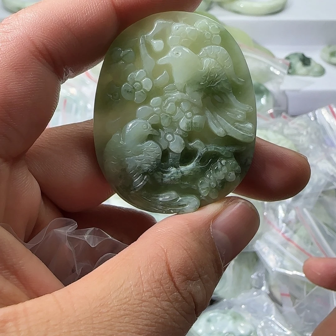 蛇纹石玉未镶嵌颈饰