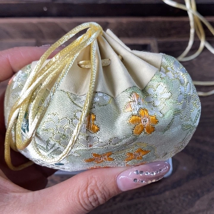 泥塑飘*雪碧云散1.0瑕疵珠香包约50克