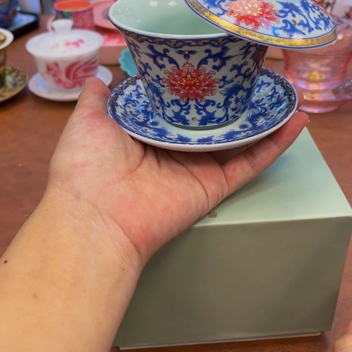 瓷片花花绿绿地在火山直播分享