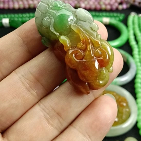 翡翠未镶嵌颈饰翡翠